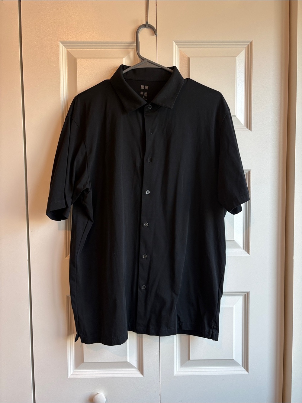 SIZE XL- Uniqlo men's black short-sleeve button-down shirt
